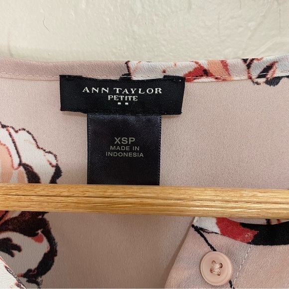 Ann Taylor pink floral button down long sleeve blouson Size XSP - Picture 4 of 6